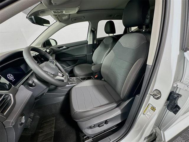 Photo of 2025 Pure White W/Black Roof Volkswagen Taos