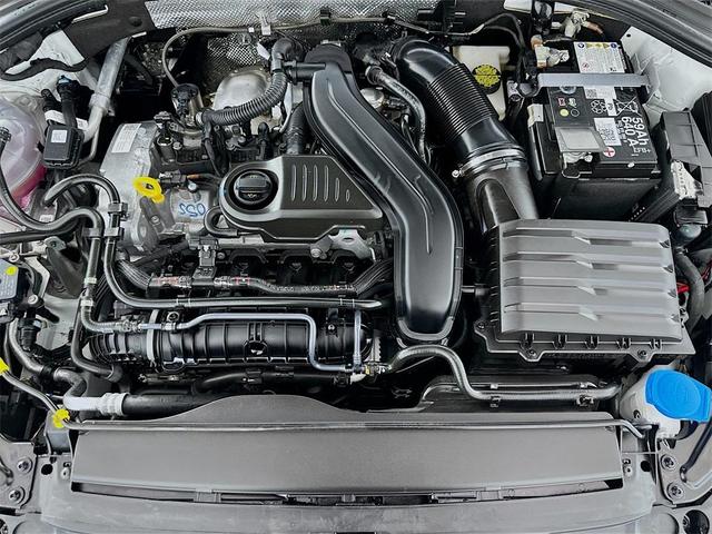Photo of 2025 Pure White Volkswagen Jetta
