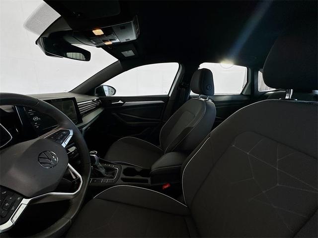 Photo of 2025 Pure White Volkswagen Jetta