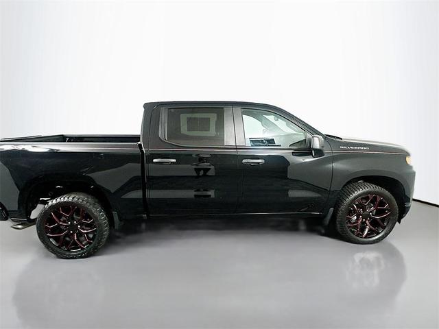 Photo of 2021 Black Chevrolet Silverado 1500