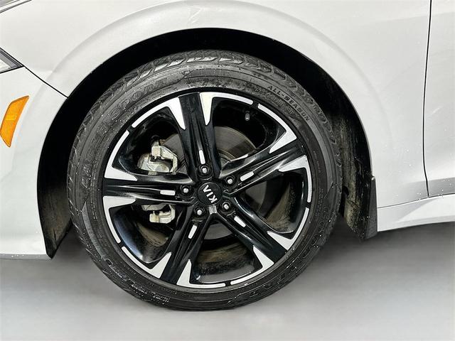 Photo of 2021 Wolf Gray Kia K5