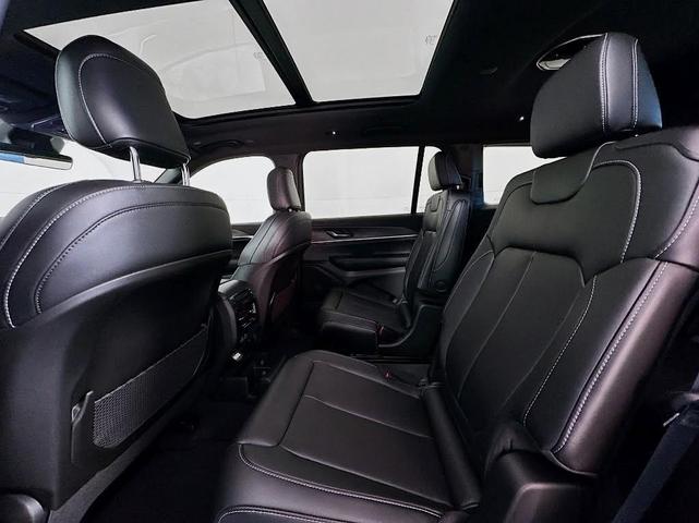 Photo of 2025 Bright White Clearcoat Jeep Grand Cherokee L