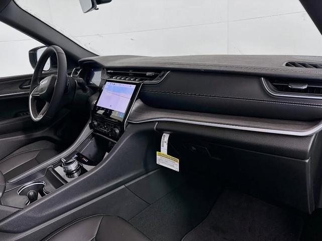 Photo of 2025 Bright White Clearcoat Jeep Grand Cherokee L