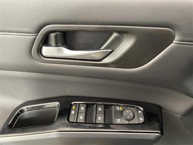 Photo of 2025 Everest White P Nissan Pathfinder