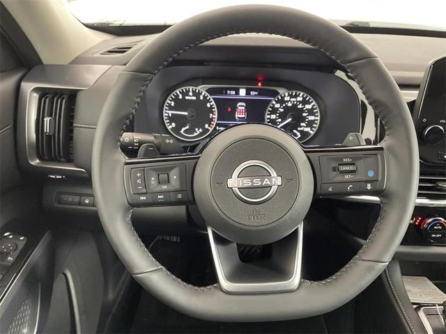 Photo of 2025 Everest White P Nissan Pathfinder