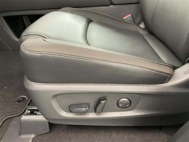 Photo of 2025 Everest White P Nissan Pathfinder