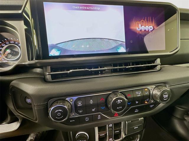 Photo of 2025 Anvil Clearcoat Jeep Gladiator