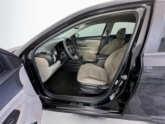 Photo of 2021 Aurora Black Pearl Kia Forte
