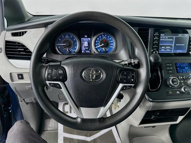 Photo of 2019 Parisian Night Pearl Toyota Sienna