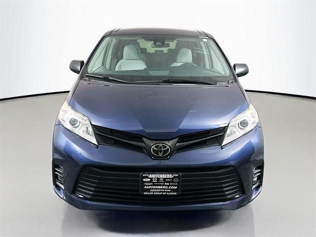 Photo of 2019 Parisian Night Pearl Toyota Sienna