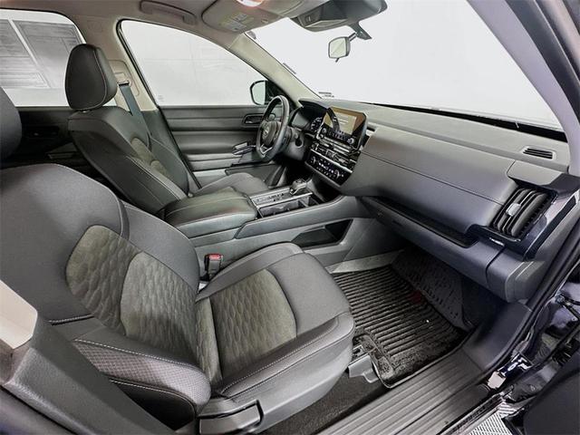 Photo of 2024 Black Nissan Pathfinder
