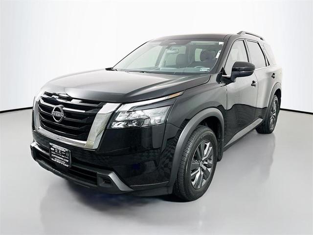 Photo of 2024 Black Nissan Pathfinder