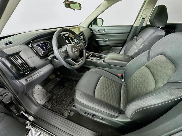 Photo of 2024 Black Nissan Pathfinder