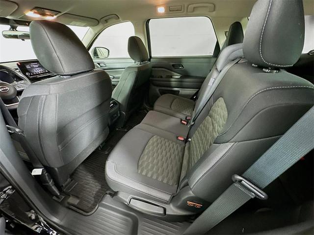 Photo of 2024 Black Nissan Pathfinder