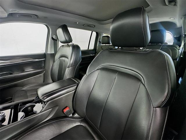 Photo of 2021 Diamond Black Jeep Grand Cherokee L