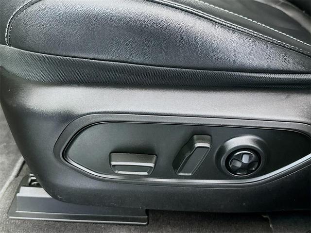 Photo of 2021 Diamond Black Jeep Grand Cherokee L