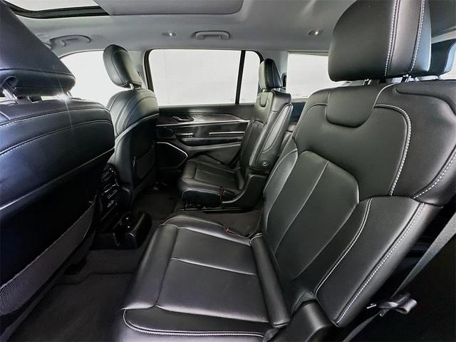 Photo of 2021 Diamond Black Jeep Grand Cherokee L
