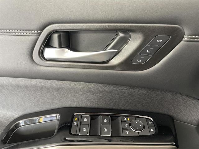 Photo of 2025 Black Nissan Pathfinder
