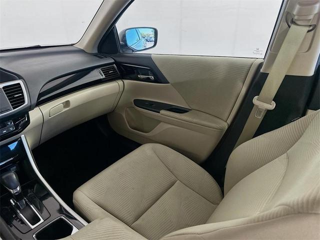 Photo of 2017 White Orchid Pearl Honda Accord