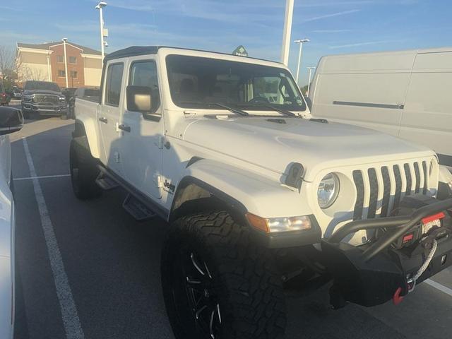 Photo of 2022 Bright White Clearcoat Jeep Gladiator