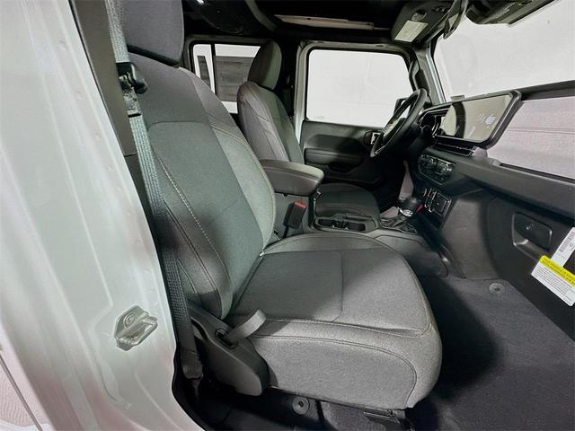 Photo of 2025 Bright White Clearcoat Jeep Wrangler