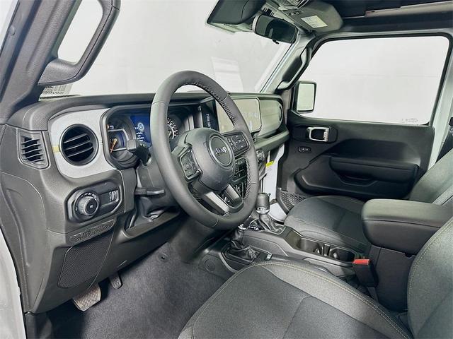 Photo of 2025 Bright White Clearcoat Jeep Wrangler