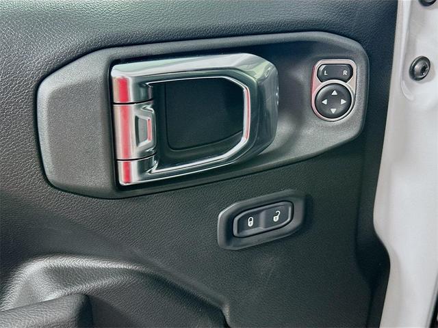 Photo of 2025 Bright White Clearcoat Jeep Wrangler