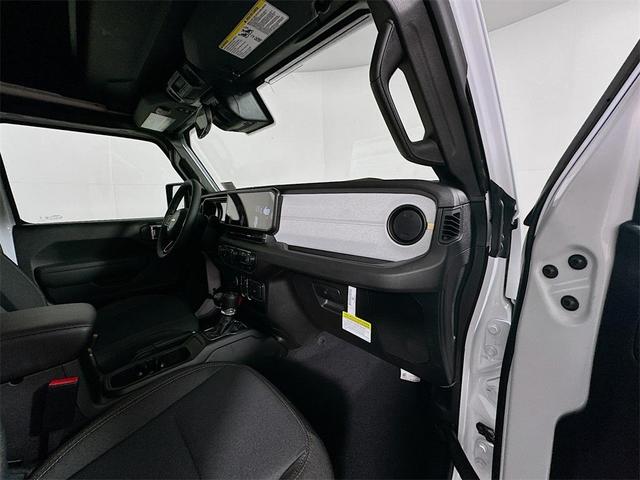 Photo of 2025 Bright White Clearcoat Jeep Wrangler