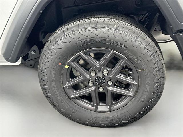 Photo of 2025 Bright White Clearcoat Jeep Wrangler