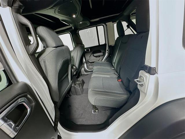 Photo of 2025 Bright White Clearcoat Jeep Wrangler