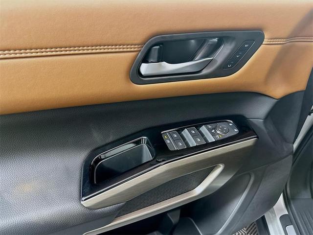 Photo of 2025 Brilliant Silver Metallic Nissan Pathfinder