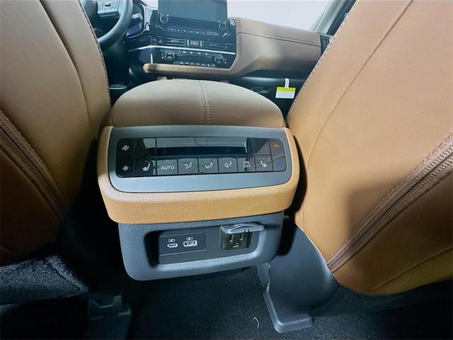 Photo of 2025 Brilliant Silver Metallic Nissan Pathfinder