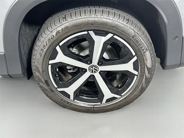 Photo of 2025 Pyrite Silver Metallic Volkswagen Tiguan