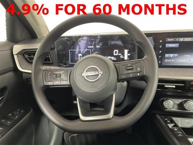 Photo of 2025 Gun Metallic Nissan Kicks