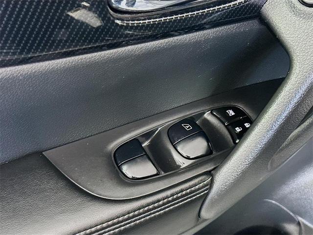 Photo of 2019 Magnetic Black Nissan Rogue