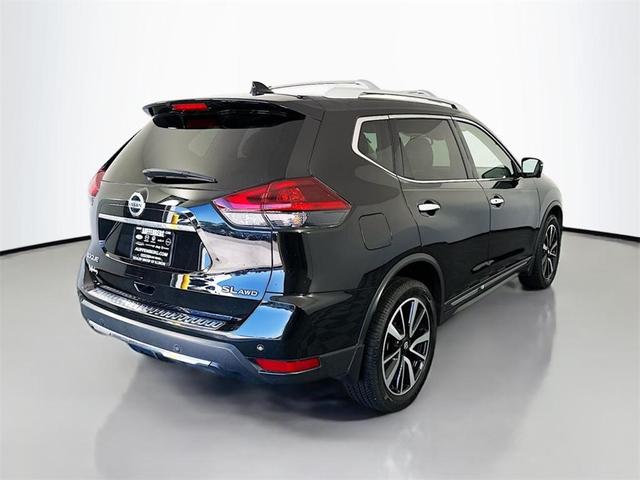 Photo of 2019 Magnetic Black Nissan Rogue