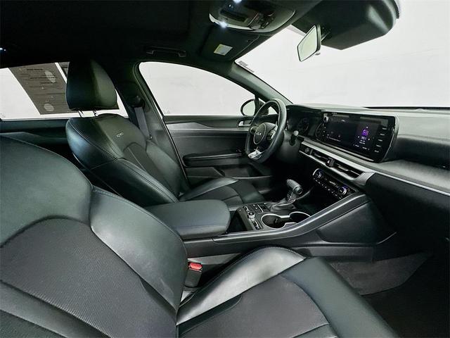 Photo of 2022 Glacial White Pearl Kia K5