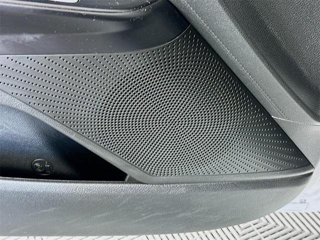 Photo of 2022 Glacial White Pearl Kia K5