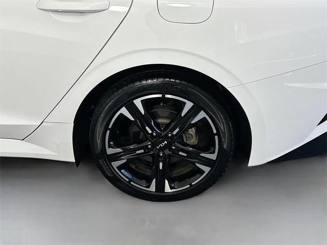 Photo of 2022 Glacial White Pearl Kia K5