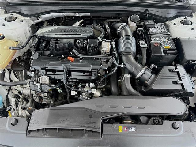Photo of 2022 Glacial White Pearl Kia K5