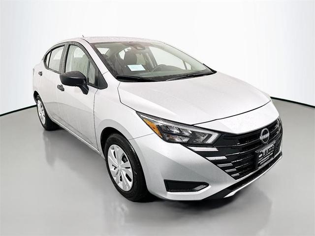Photo of 2025 Brilliant Silver Metallic Nissan Versa
