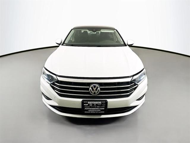 Photo of 2021 Pure White Volkswagen Jetta