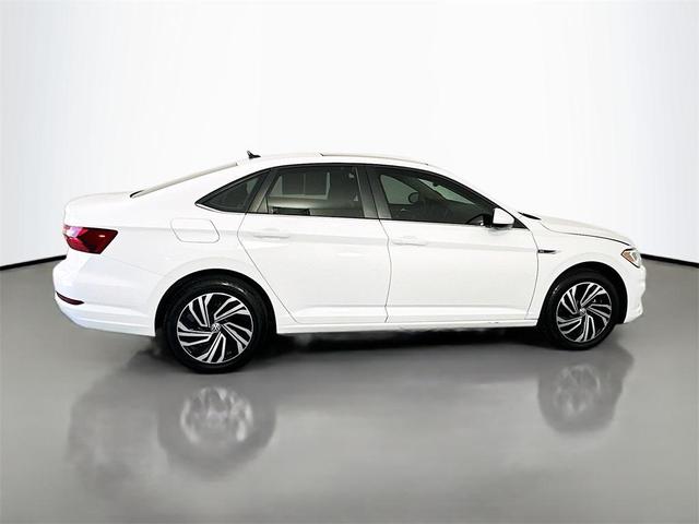 Photo of 2021 Pure White Volkswagen Jetta