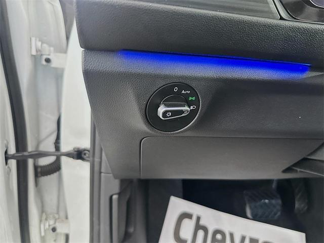Photo of 2021 Pure White Volkswagen Jetta