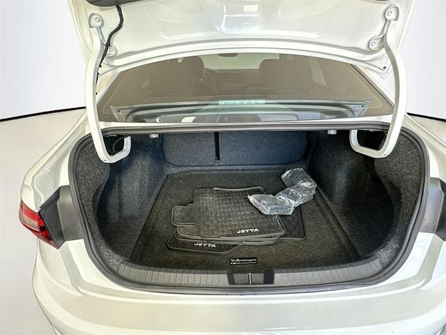 Photo of 2021 Pure White Volkswagen Jetta