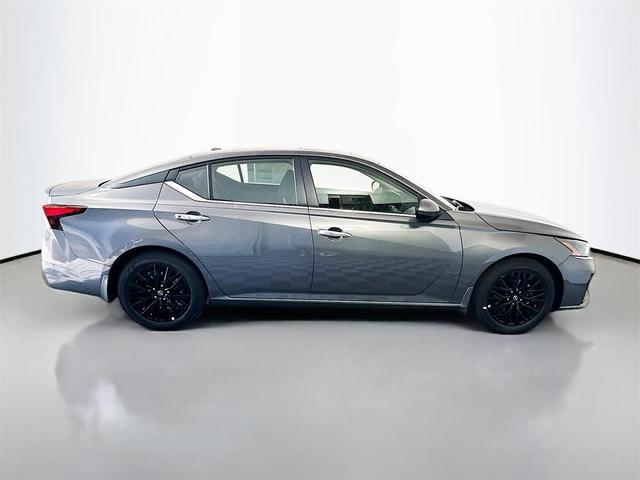 Photo of 2025 Gun Metallic Nissan Altima