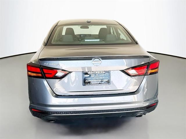 Photo of 2025 Gun Metallic Nissan Altima