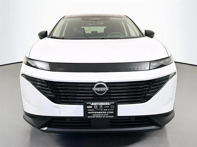 Photo of 2025 White / Black Nissan Murano
