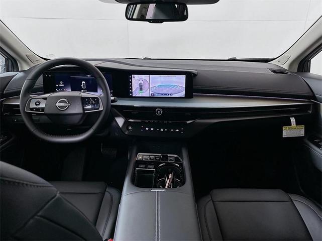 Photo of 2025 White / Black Nissan Murano