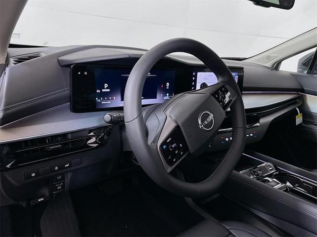 Photo of 2025 White / Black Nissan Murano